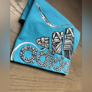 Adidas T-shirt XL Youth.